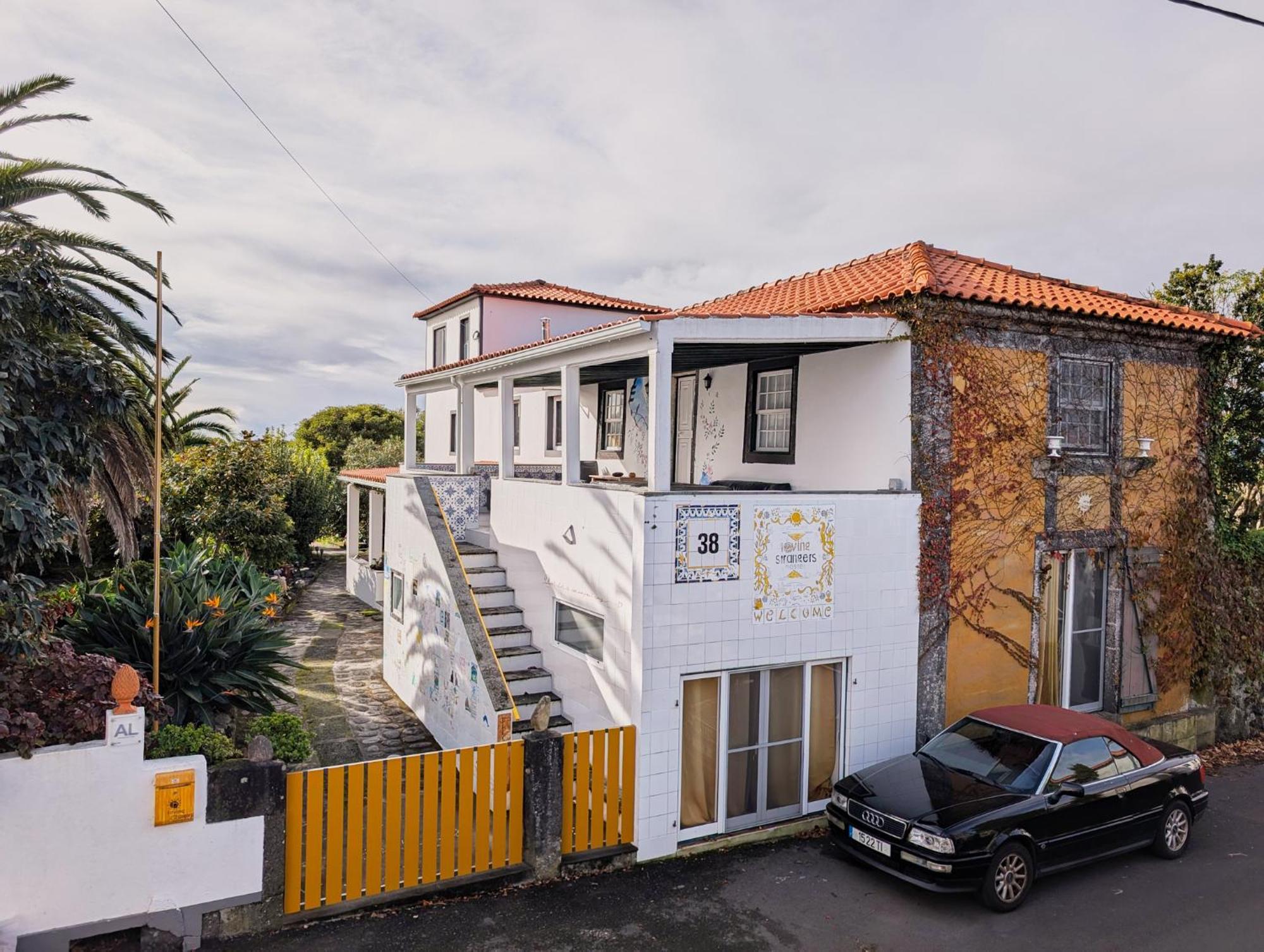 Loving Strangers Hostel Madalena  Exterior photo