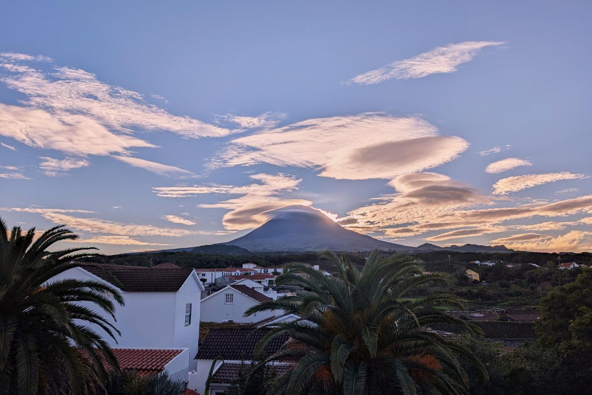 Loving Strangers Hostel Madalena  Exterior photo